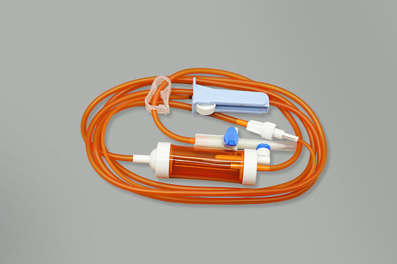 Disposable light shielded precision filtration infusion set (stop fluid precision filtration)